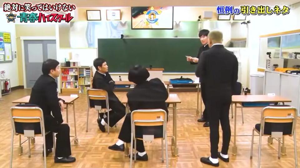 日本综艺节目竟然这样惩罚男嘉宾？把脚放在脸，场面惊人