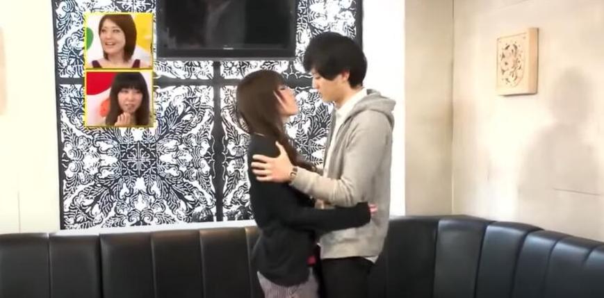 听说接吻让人上瘾？！《先接吻再恋爱》综艺搞笑解说，陌生男女30分钟接吻无数次